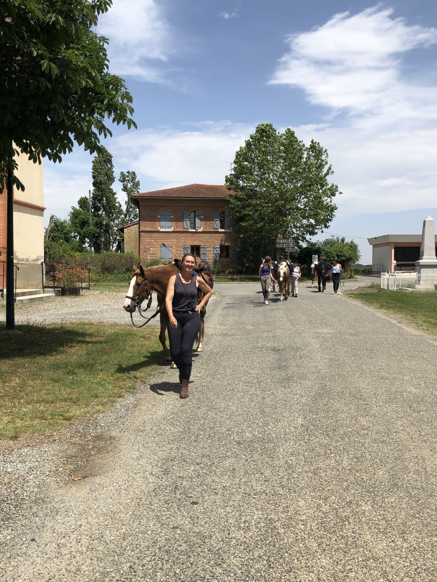 Arrivée des chevaux et cavaliers à Lautignac